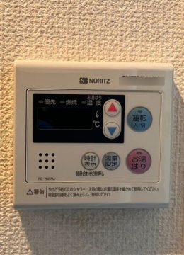 交換した新しい給湯器のリモコン